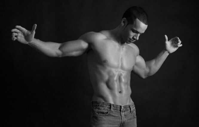 άνδρας που θέλει να αυξήσει το μέγεθος του πέους