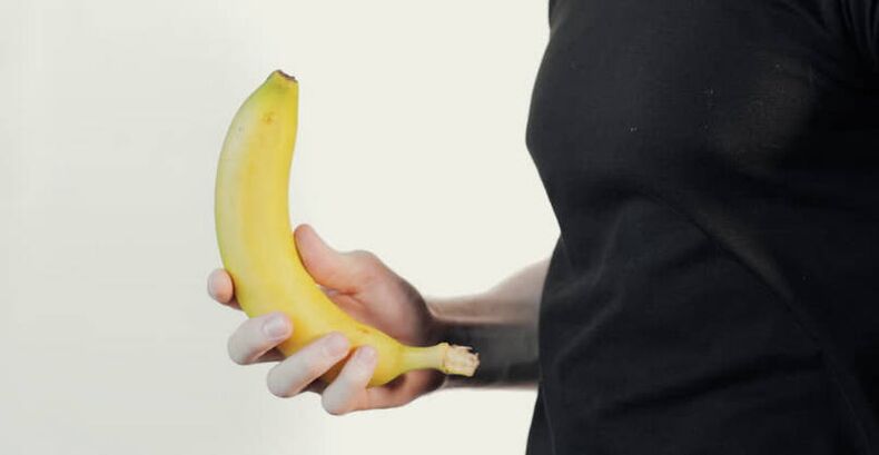 μασάζ για μεγέθυνση πέους χρησιμοποιώντας το παράδειγμα μιας μπανάνας